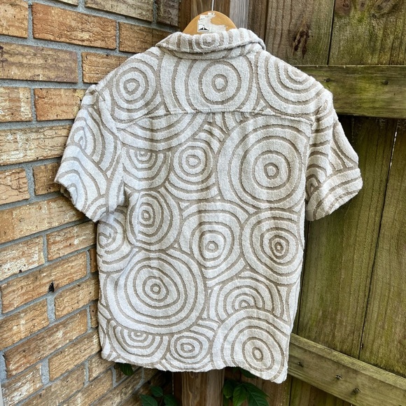 Men's Beige Swirl Pattern Casual Button Down Shirt - Picture 3 of 3